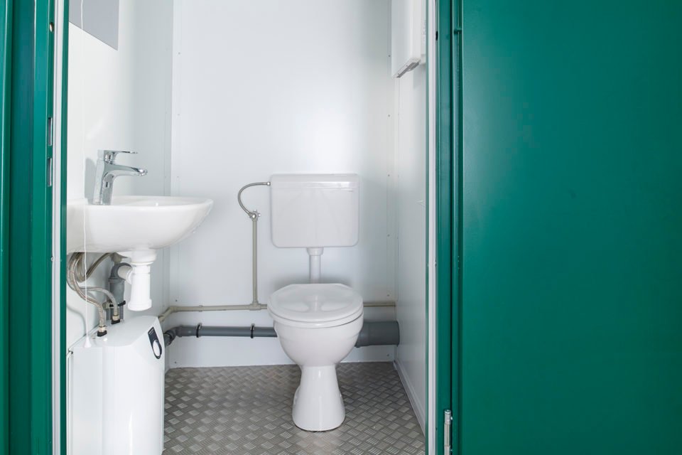 1+1 Double Mains Toilet Unit 8ft x 5ft (Green – RAL 6005) - Image 3