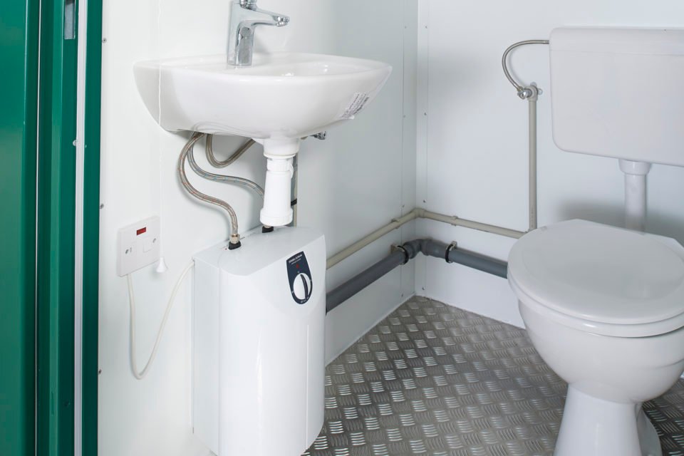 1+1 Double Mains Toilet Unit 8ft x 5ft (Green – RAL 6005) - Image 4